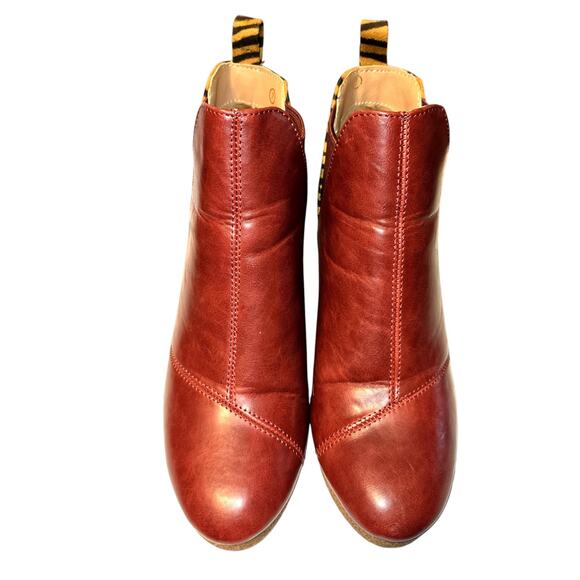 Julian Hakes 7 Burgandy Women's Chelsea Ankle Boots 3 In. High Heel Zebra Stripe - Picture 2 of 6